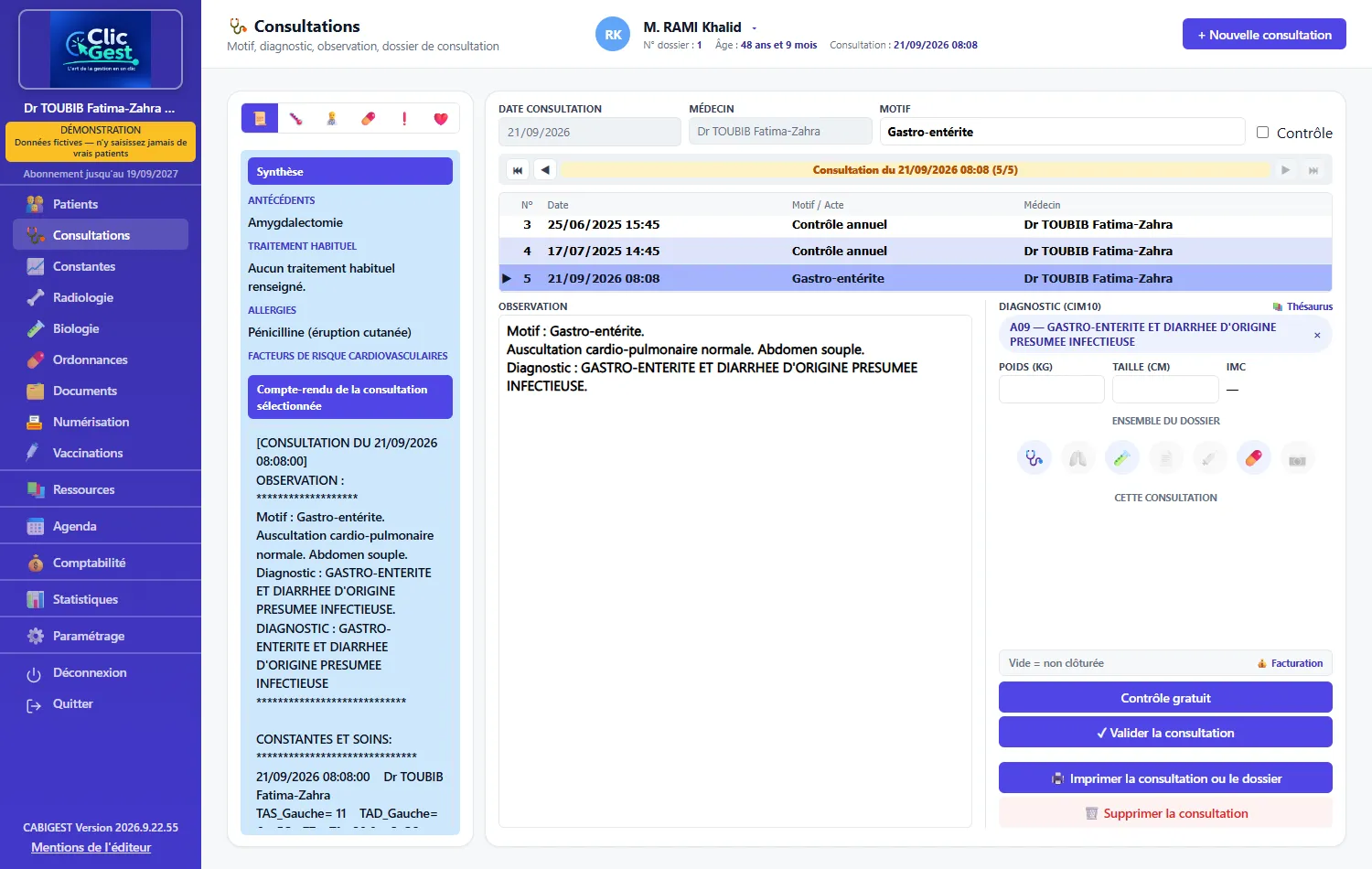 Écran de consultation : motif, observation, diagnostic CIM-10, historique des consultations du patient et boutons de facturation.